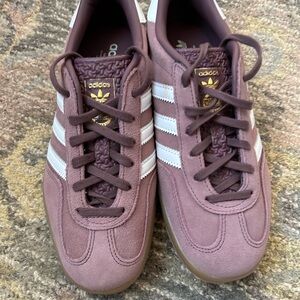 Adidas Gazelle Women’s 7.5 Sneakers - Mauve and White